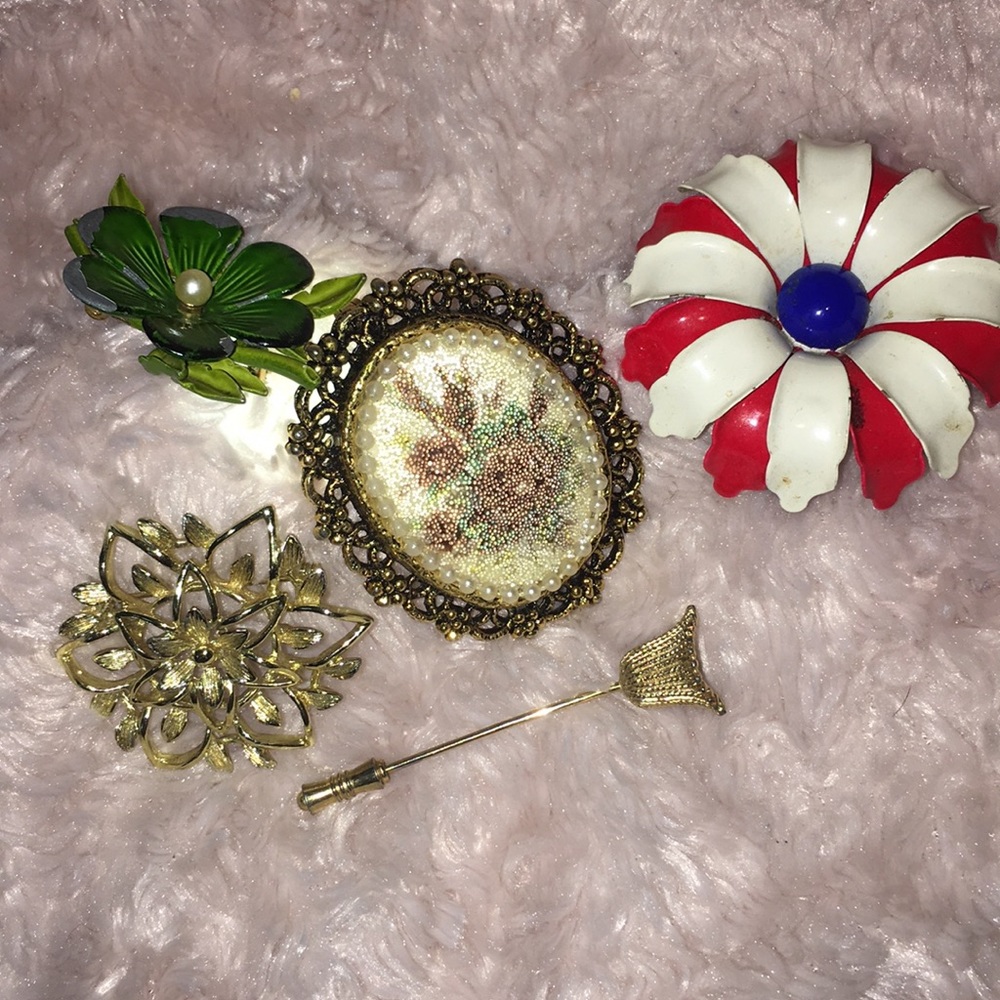 Vintage Brooch Pin Set